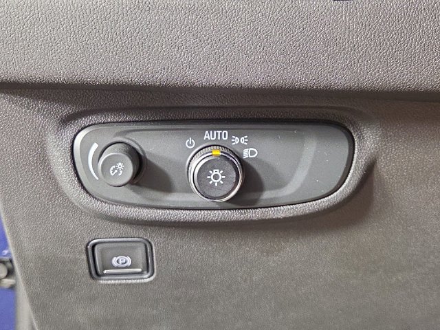 Used 2022 GMC Terrain SLE w/ Driver Convenience Package FWD image 26