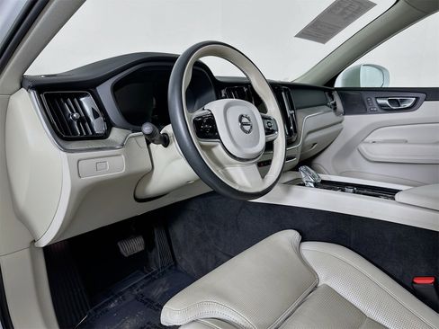 Used 2023 Volvo XC60 B6 Ultimate w/ Protection Package Premier image 9