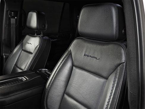 Used 2021 GMC Yukon Denali w/ Denali Premium Package image 24