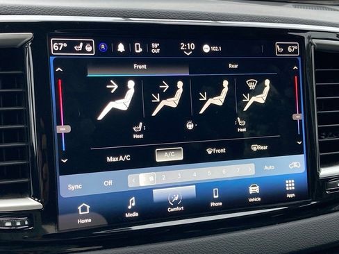 Used 2024 Chrysler Pacifica Touring-L image 22