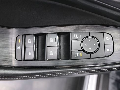 Used 2022 Nissan Rogue SV FWD image 11