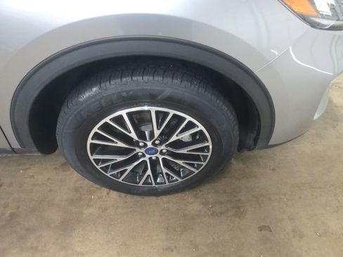 Used 2022 Ford Escape SEL image 2