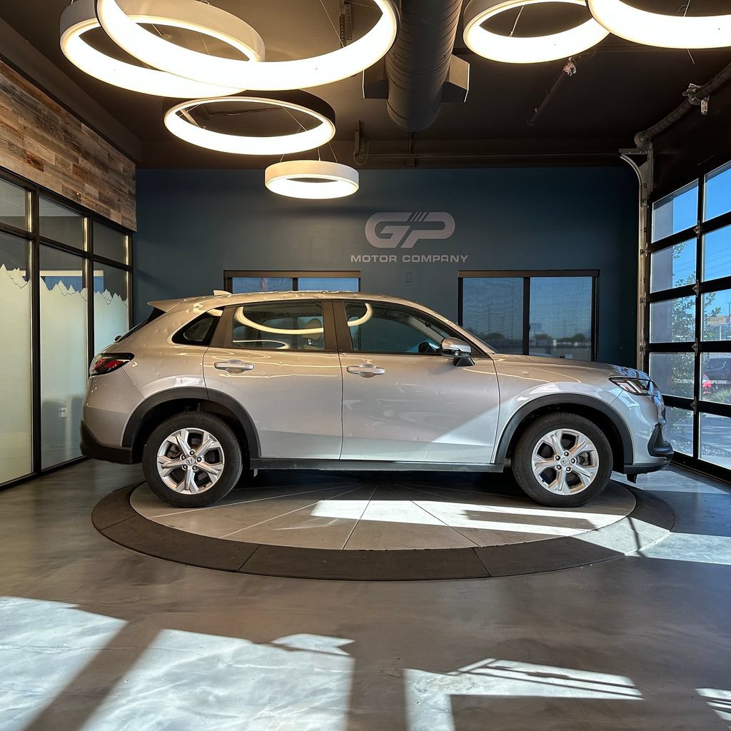 Used 2024 Honda HR-V LX image 2