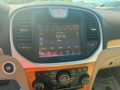 Used 2014 Chrysler 300 C image 19