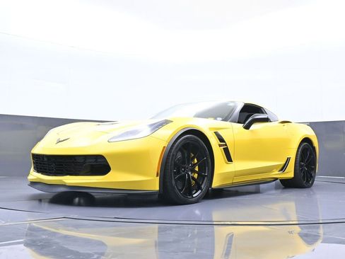 Used 2019 Chevrolet Corvette Grand Sport w/ Carbon Flash Badge Package image 43