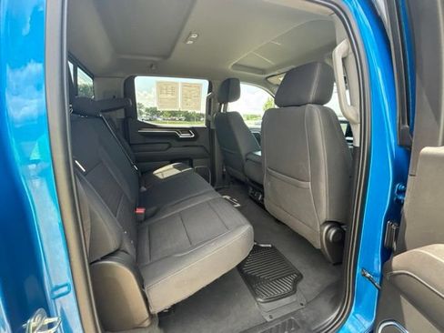 Used 2022 Chevrolet Silverado 1500 LT w/ Convenience Package II AWD/4WD image 31