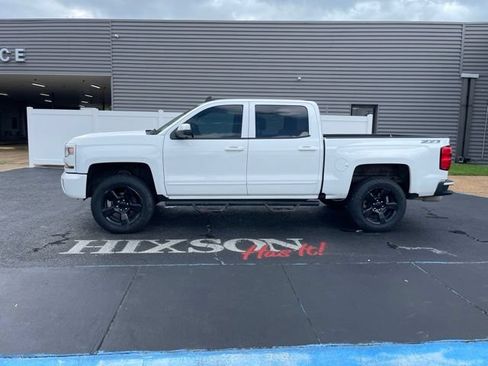 Used 2018 Chevrolet Silverado 1500 LT w/ Texas Edition AWD/4WD image 2