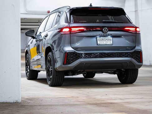 New 2025 Volkswagen Tiguan SE R-Line image 5