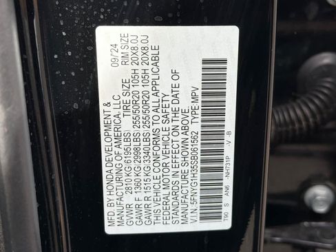 Used 2025 Honda Pilot Sport image 29