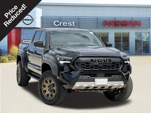 Used 2025 Toyota Tacoma Trailhunter image 1