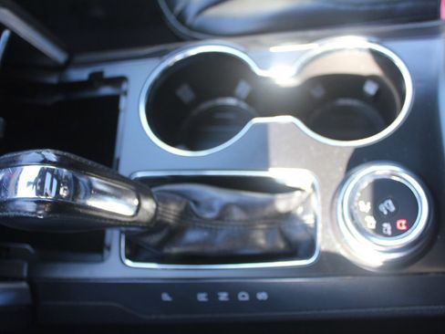 Used 2018 Ford Explorer Platinum image 21