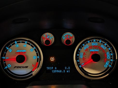 Used 2010 Ford Focus SEL image 44