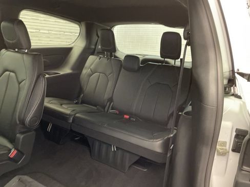 New 2026 Chrysler Pacifica Select FWD image 17