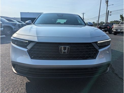 Used 2025 Honda Accord LX image 10