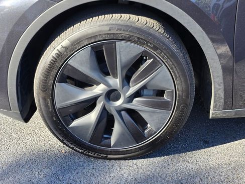 Used 2024 Tesla Model Y Long Range image 9