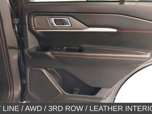 Used 2025 Ford Explorer ST-Line w/ ST-Line Street Pack AWD/4WD image 32