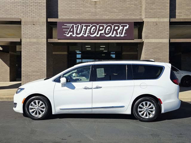 Used 2017 Chrysler Pacifica Touring-L w/ 13 Speaker Alpine Sound Group FWD image 6