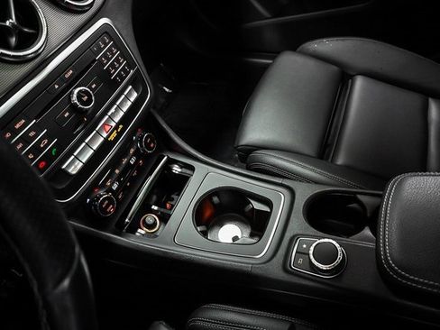 Used 2019 Mercedes-Benz CLA 250 4MATIC image 17