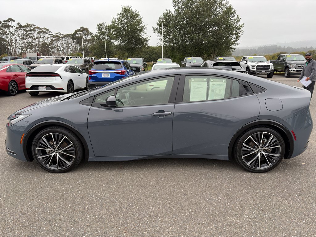 Used 2024 Toyota Prius XLE FWD image 2