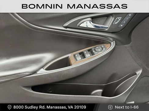 Used 2017 Chevrolet Malibu Premier image 18