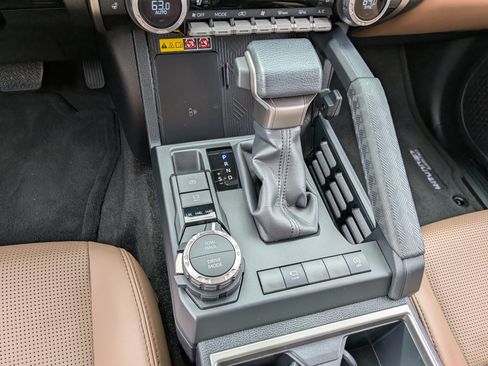 Certified 2025 Toyota 4Runner Limited AWD/4WD image 33