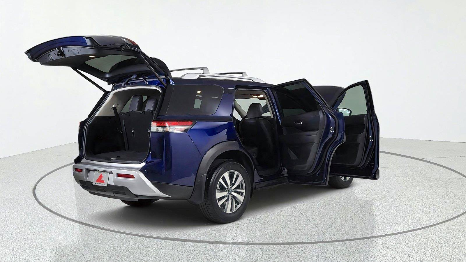 Used 2025 Nissan Pathfinder SL AWD/4WD image 14