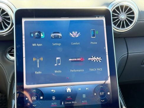 Used 2022 Mercedes-Benz SL 63 AMG 4MATIC image 34