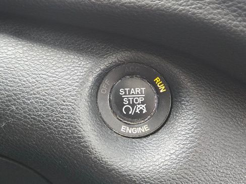 Used 2015 Jeep Cherokee Latitude w/ Comfort/Convenience Group image 19