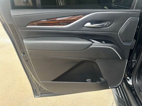 Used 2023 Cadillac Escalade ESV Premium Luxury image 21