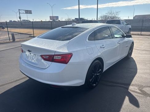 Used 2018 Chevrolet Malibu LT w/ Leather Package image 3