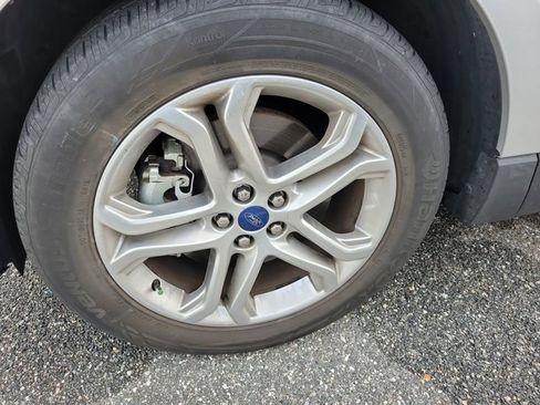 Used 2018 Ford Edge Titanium w/ Ford Safe & Smart Package image 12