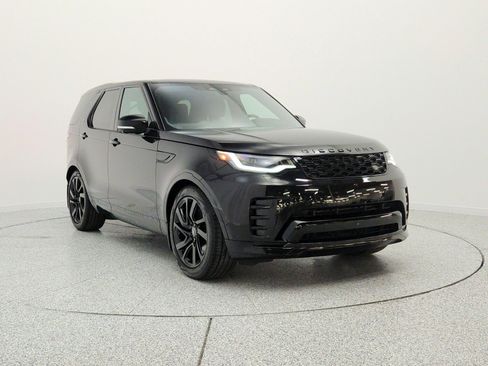 Used 2024 Land Rover Discovery Dynamic SE AWD/4WD image 3