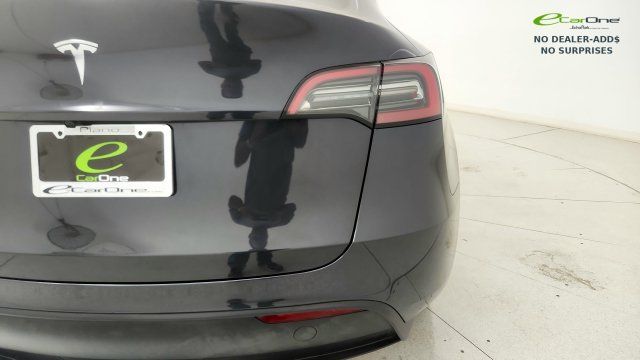 Used 2025 Tesla Model Y Long Range RWD image 28