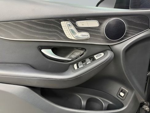 Used 2018 Mercedes-Benz GLC 300 4MATIC image 10