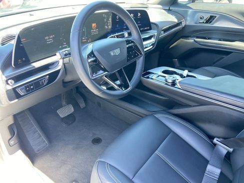 Used 2024 Cadillac Lyriq Tech RWD image 6