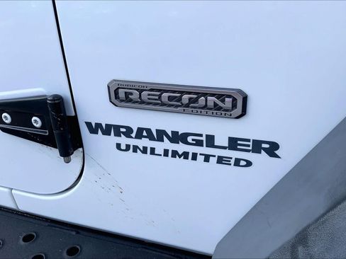 Used 2017 Jeep Wrangler Unlimited Rubicon AWD/4WD image 30