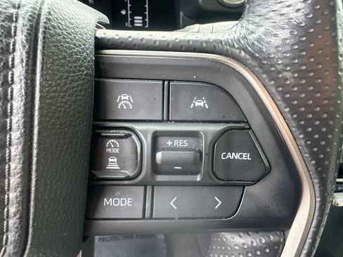 Used 2025 Toyota 4Runner SR5 AWD/4WD image 32