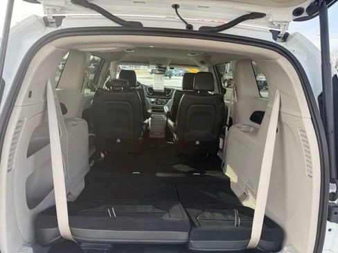 Used 2024 Chrysler Pacifica Touring-L FWD image 32