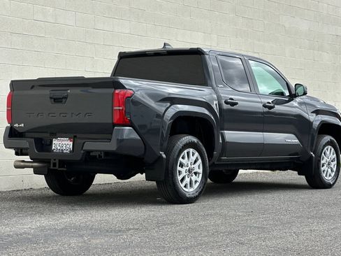 Used 2025 Toyota Tacoma SR5 AWD/4WD image 4