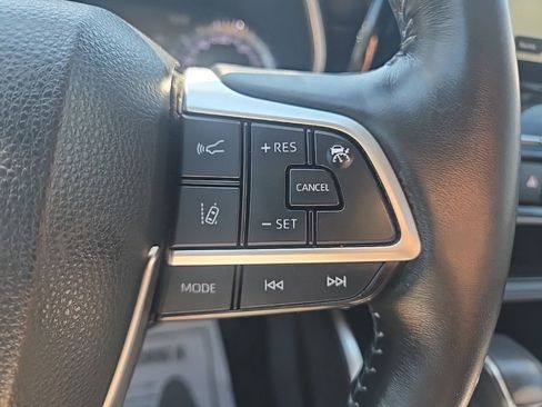 Used 2023 Toyota Highlander XLE image 19