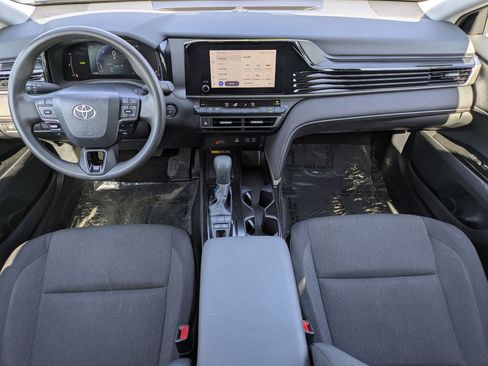 Used 2025 Toyota Camry LE image 17