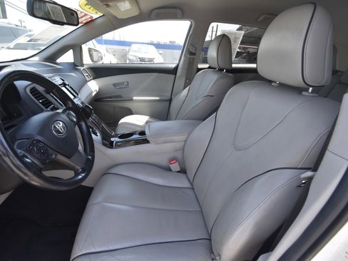 Used 2014 Toyota Venza XLE FWD image 2