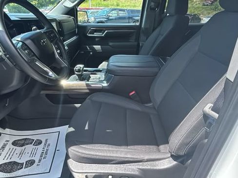 Used 2025 Chevrolet Silverado 1500 LT Trail Boss w/ Convenience Package II AWD/4WD image 13