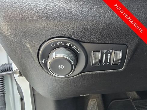 Used 2023 Jeep Compass Latitude AWD/4WD image 11