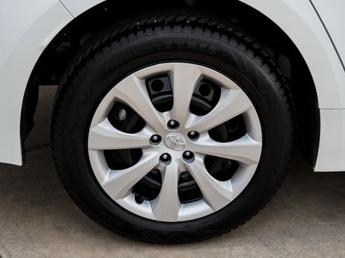 Used 2024 Toyota Corolla LE FWD image 12
