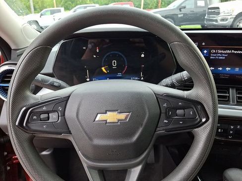 Used 2025 Chevrolet Trax LT FWD image 19