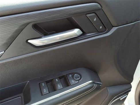 Used 2025 GMC Acadia Elevation image 16