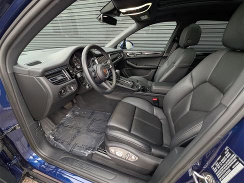 Used 2025 Porsche Macan image 4