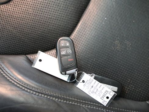 Used 2019 Jeep Cherokee Limited w/ Luxury Group image 27