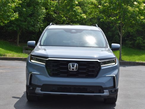 New 2025 Honda Pilot Touring image 2